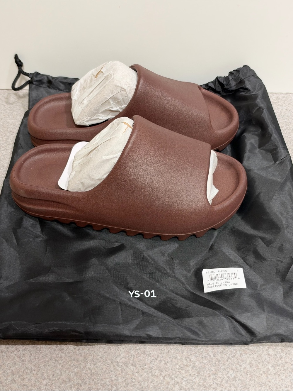 YZY Yeezy Slide YS-01 Fudge Brown Size 6
Men